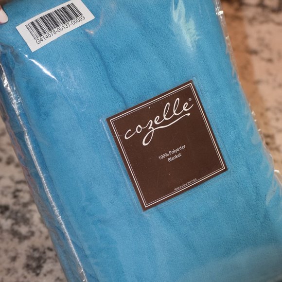 Cozelle Full/Queen Teal Blanket, 100% Polyester - Picture 2 of 4